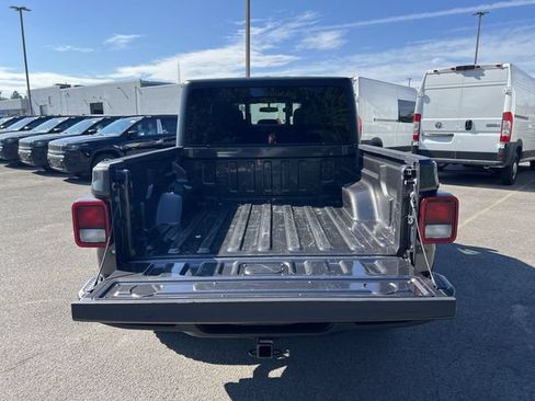 Used 2022 Jeep Gladiator Sport AWD/4WD image 32