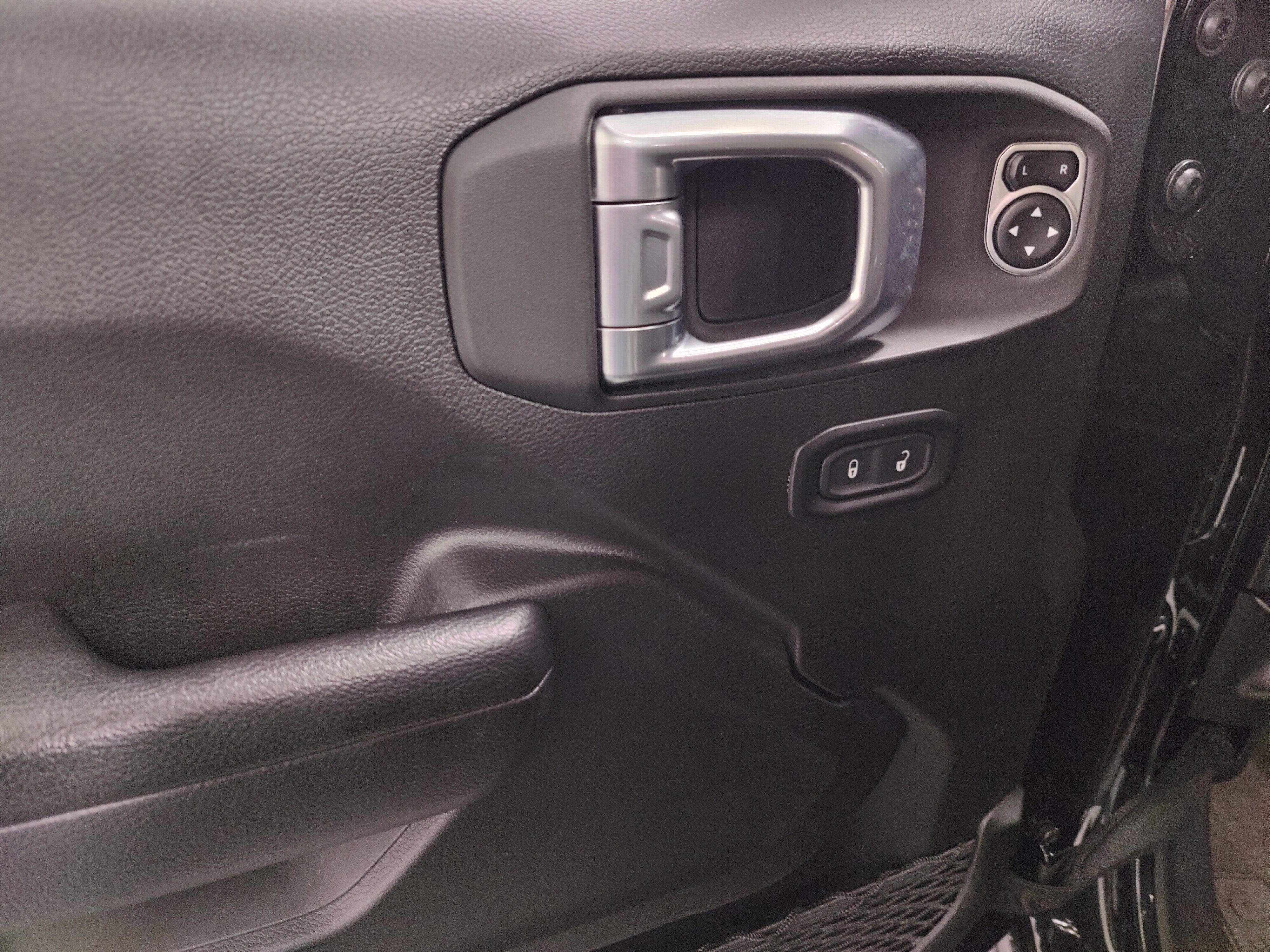 Used 2024 Jeep Wrangler Unlimited AWD/4WD image 25