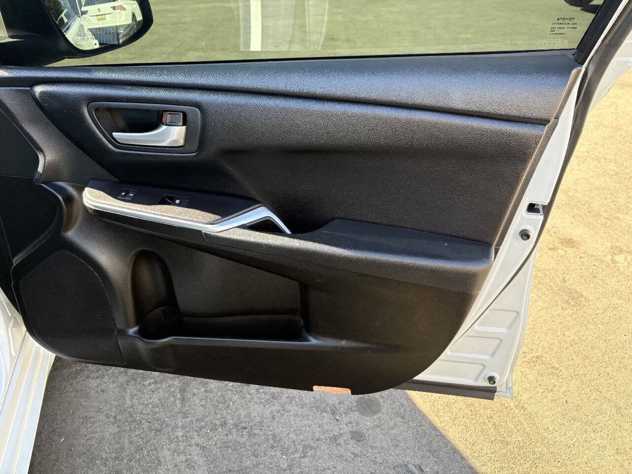 Used 2016 Toyota Camry SE FWD image 24