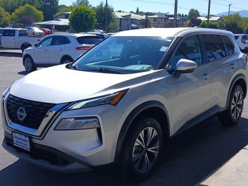 Used 2022 Nissan Rogue SV image 4