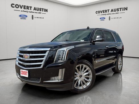 Used 2018 Cadillac Escalade Luxury image 1