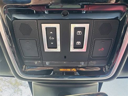 Used 2020 Land Rover Range Rover Sport SVR image 22