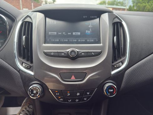 Used 2018 Chevrolet Cruze LT FWD image 30