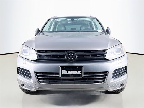 Used 2014 Volkswagen Touareg VR6 image 2