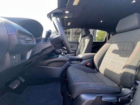 Used 2025 Honda HR-V Sport image 18