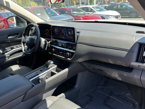 New 2026 Nissan Pathfinder SL FWD image 13