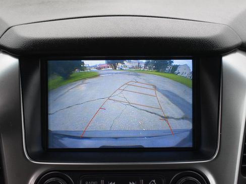 Used 2018 Chevrolet Suburban LT image 30