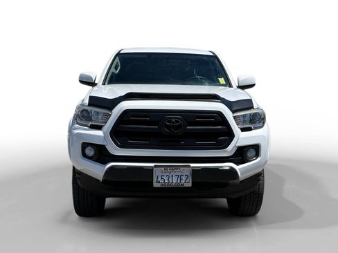Used 2017 Toyota Tacoma SR5 w/ Tow Package RWD image 8