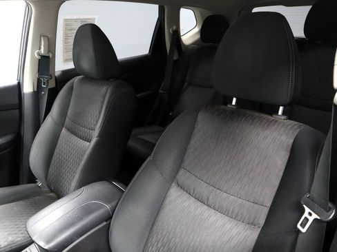 Used 2018 Nissan Rogue SV image 25