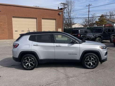 Used 2025 Jeep Compass Limited image 8