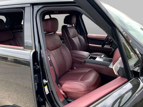 Used 2024 Land Rover Range Rover SE AWD/4WD image 8
