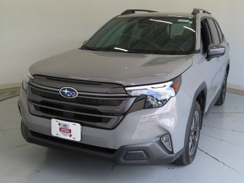 Used 2026 Subaru Forester Premium AWD/4WD image 8