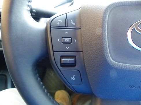 Used 2024 Toyota Prius LE FWD image 38