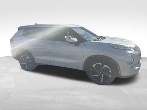 Used 2024 Mitsubishi Outlander SE image 27