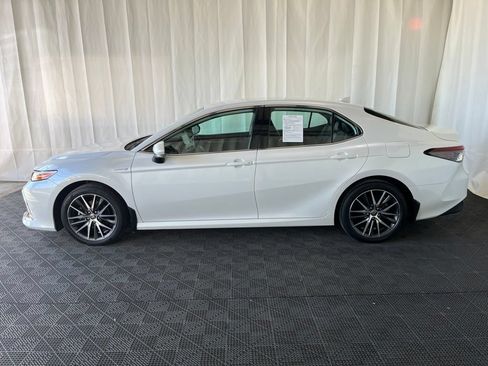 Used 2021 Toyota Camry XLE FWD image 28