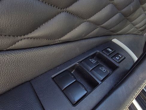 Used 2017 INFINITI QX70 2WD w/ Limited Package image 12