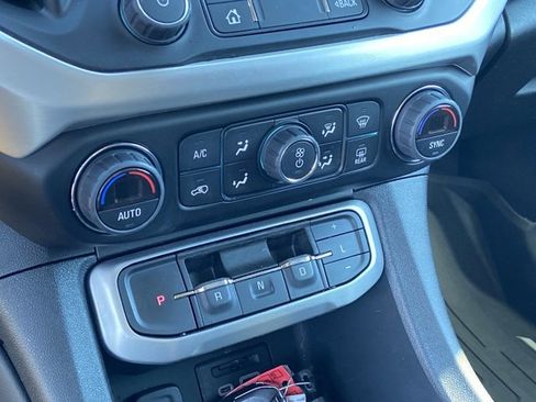 Used 2022 GMC Acadia SLE w/ Driver Convenience Package image 39