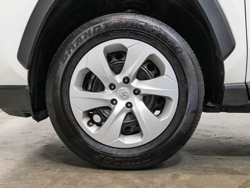 Used 2024 Toyota RAV4 LE AWD/4WD image 9