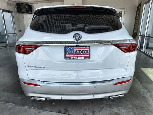 Used 2023 Buick Enclave Essence image 5