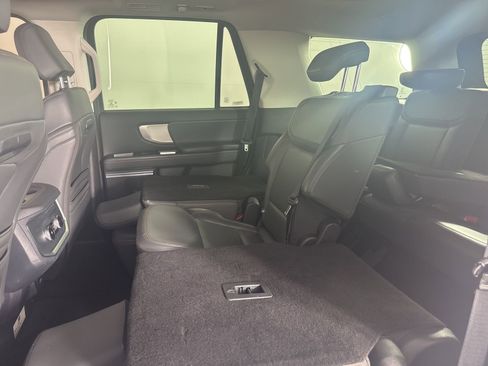 Used 2025 Ford Expedition Active AWD/4WD image 12