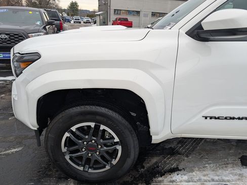 Certified 2024 Toyota Tacoma TRD Sport image 2