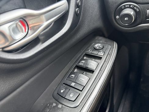 Used 2014 Jeep Cherokee Limited w/ Luxury Group AWD/4WD image 27