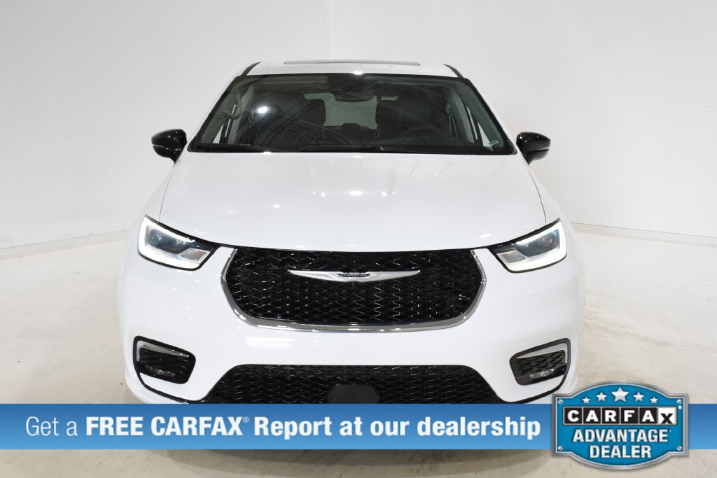 Used 2024 Chrysler Pacifica Limited FWD image 2
