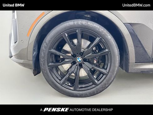 Used 2025 BMW X7 xDrive40i w/ M Sport Package AWD/4WD image 2