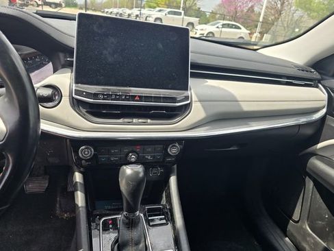 Used 2022 Jeep Compass Limited image 19