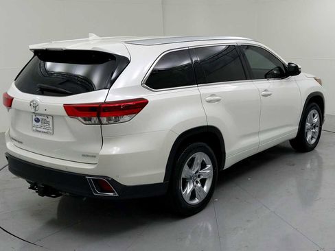 Used 2017 Toyota Highlander Limited image 10