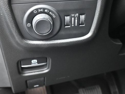 New 2025 Jeep Grand Cherokee Altitude image 21