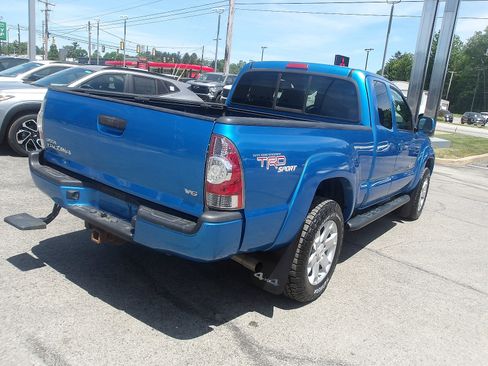 Used 2011 Toyota Tacoma 4x4 Access Cab V6 w/ TRD Sport Pkg image 7