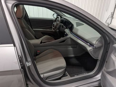 Used 2024 Hyundai Elantra SEL w/ Convenience Package FWD image 28