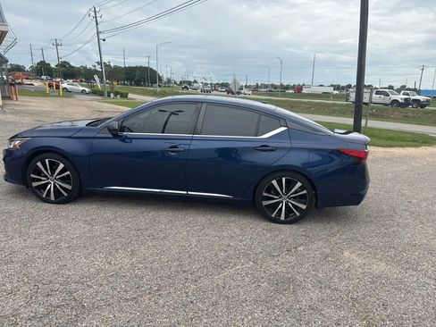 Used 2020 Nissan Altima 2.5 SR w/ Premium Package FWD image 9