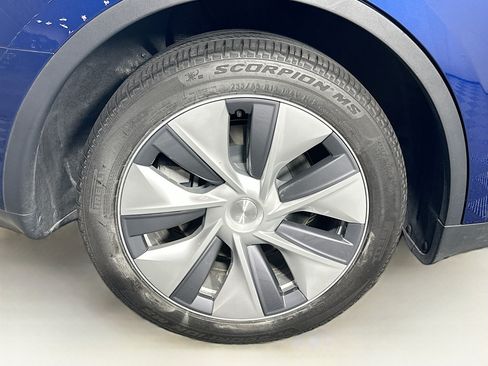 Used 2024 Tesla Model Y Long Range AWD/4WD image 11