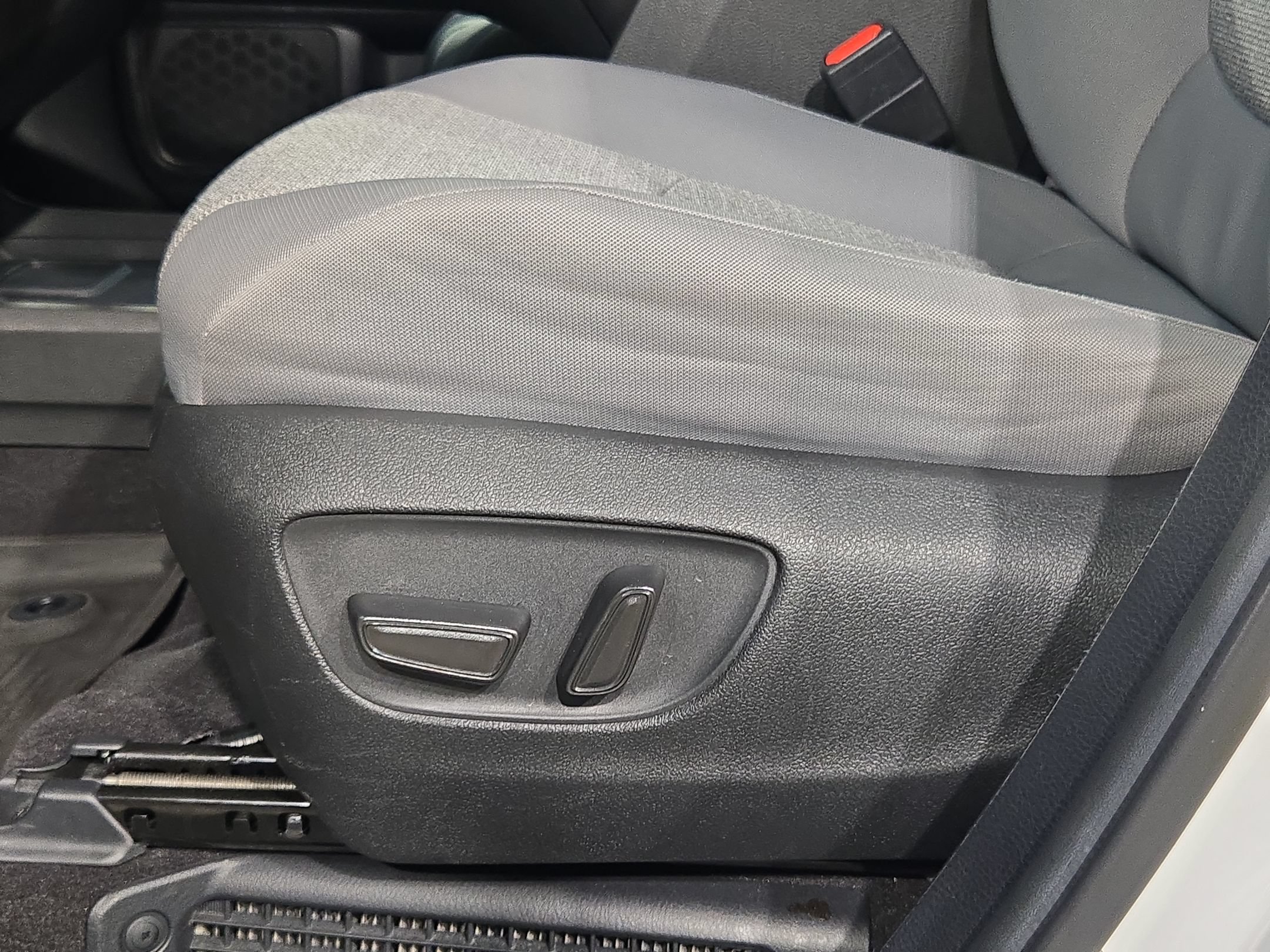 Used 2025 Toyota Sienna LE AWD/4WD image 23