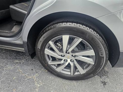 Used 2024 Chevrolet Equinox Premier FWD image 12