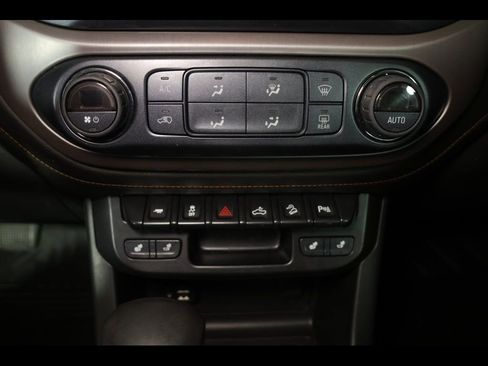 Used 2022 GMC Canyon AT4 image 12