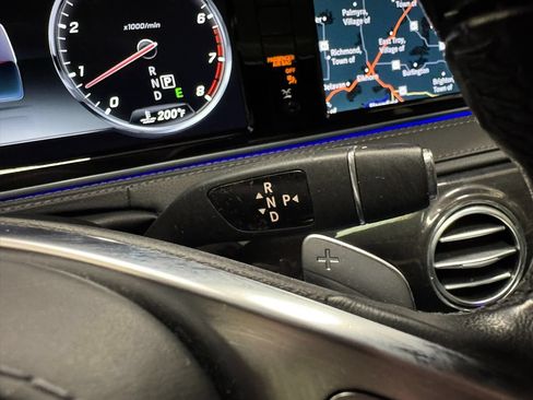 Used 2017 Mercedes-Benz S 550 4MATIC Sedan image 38