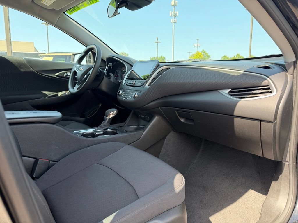 Used 2025 Chevrolet Malibu LT FWD image 32