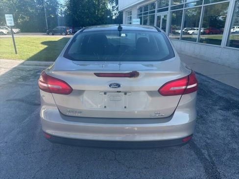 Used 2016 Ford Focus SE w/ SE Winter Package FWD image 6