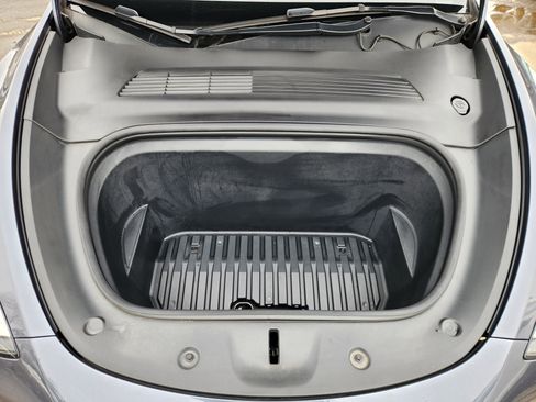 Used 2021 Tesla Model Y Long Range image 19