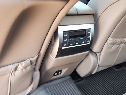 Used 2023 Lexus GX 460 Luxury w/ Accessory Package AWD/4WD image 32