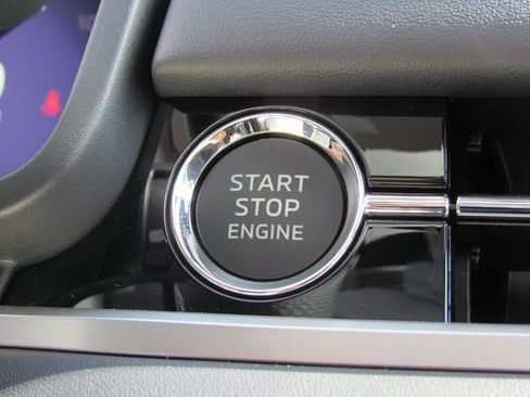 New 2025 Mitsubishi Outlander SE image 18