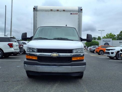 Used 2019 Chevrolet Express 3500 w/ Power Convenience Package image 2