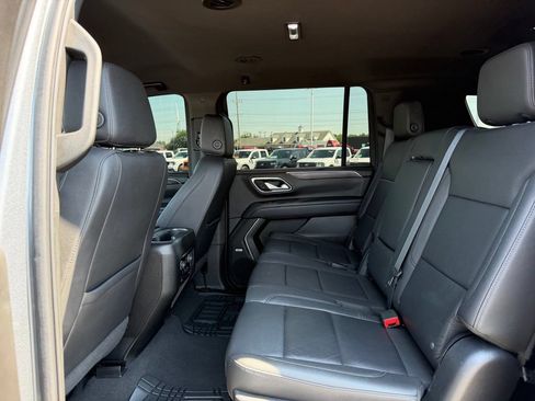 Used 2022 Chevrolet Suburban Z71 AWD/4WD image 18