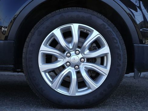 Used 2019 Land Rover Range Rover Evoque SE AWD/4WD image 10