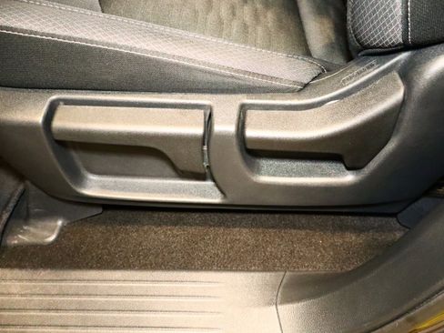 Used 2024 Nissan Pathfinder S image 23