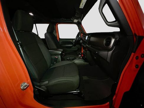 Used 2018 Jeep Wrangler Unlimited Sport S AWD/4WD image 39