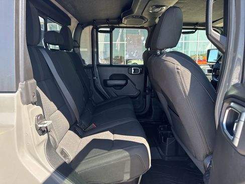 Used 2021 Jeep Gladiator Sport AWD/4WD image 29